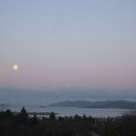 Sunrise w/full moon in the west